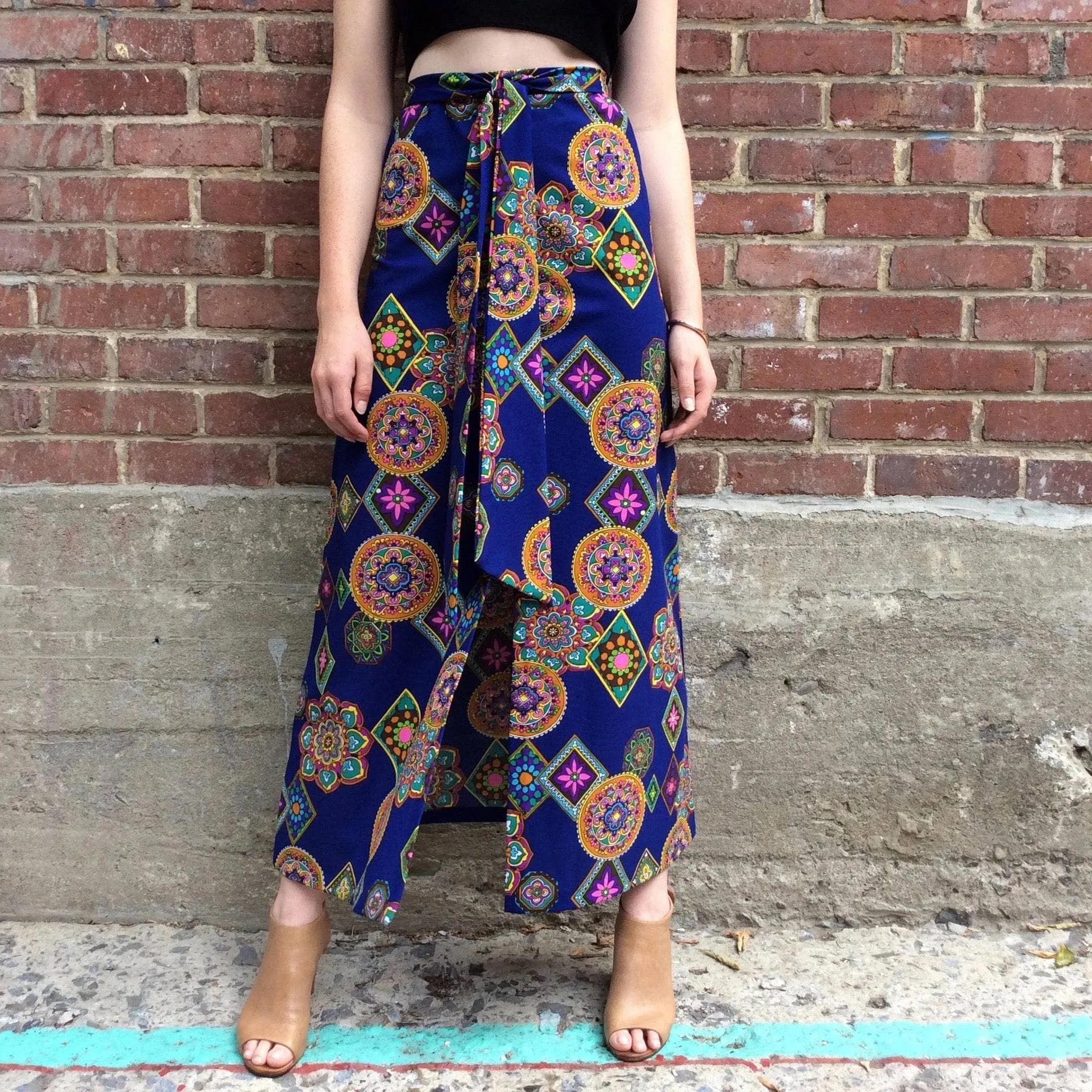 1970s A-Line Mandala Pattern Maxi Skirt Small