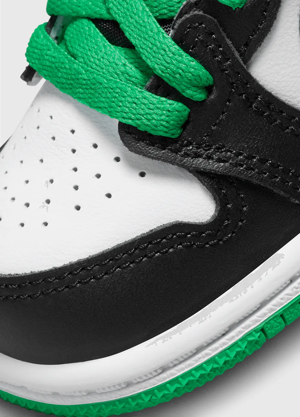 Air Jordan 1 Retro High 'Lucky Green' Sneakers (TD)