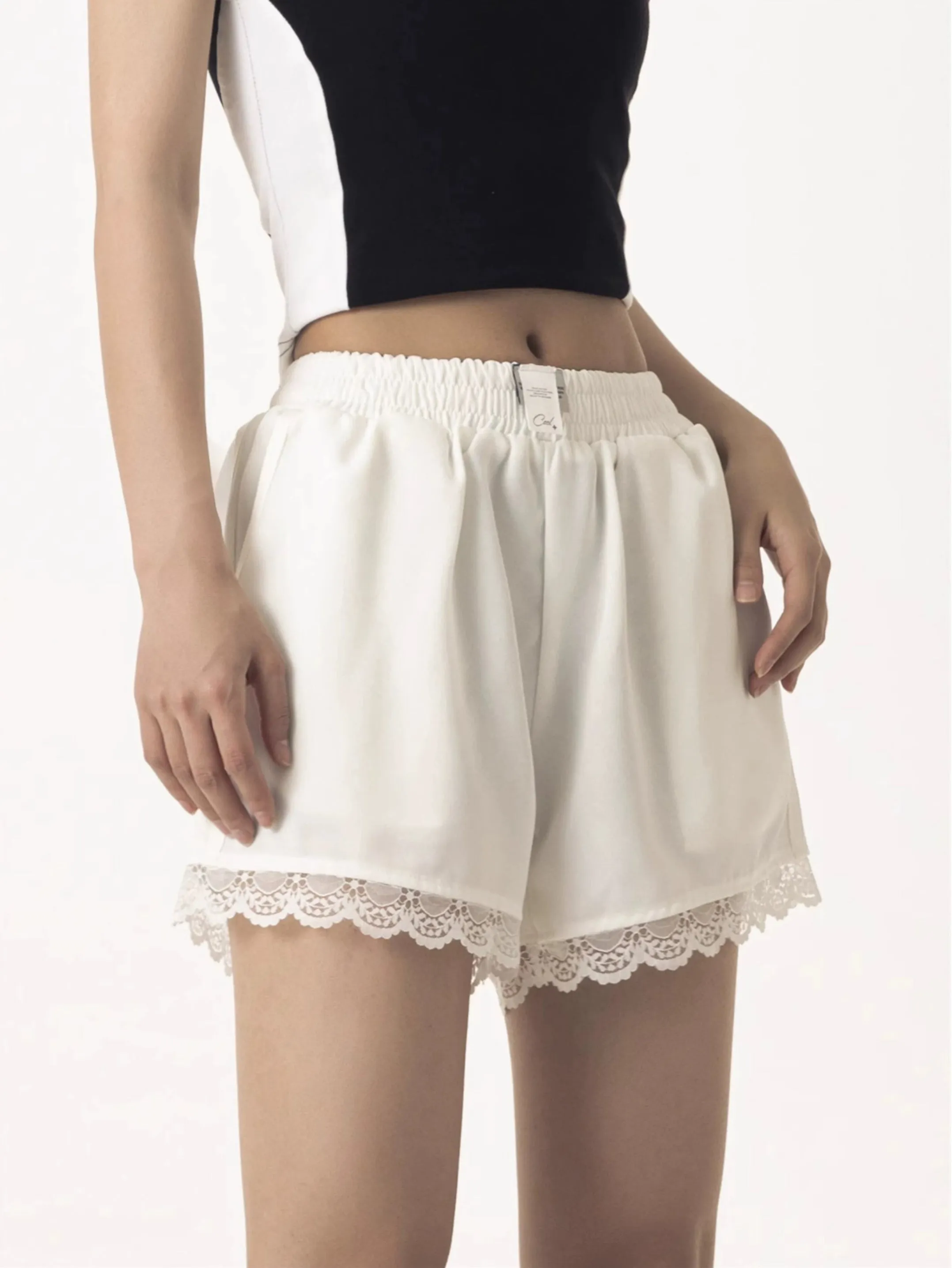 Elastic Waist Contrast Trim Lace Shorts