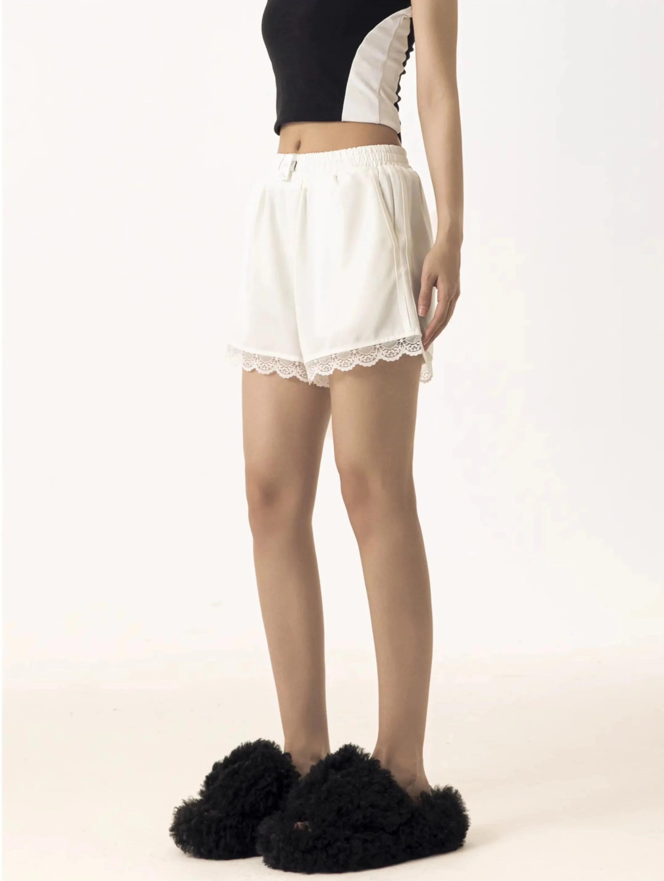 Elastic Waist Contrast Trim Lace Shorts