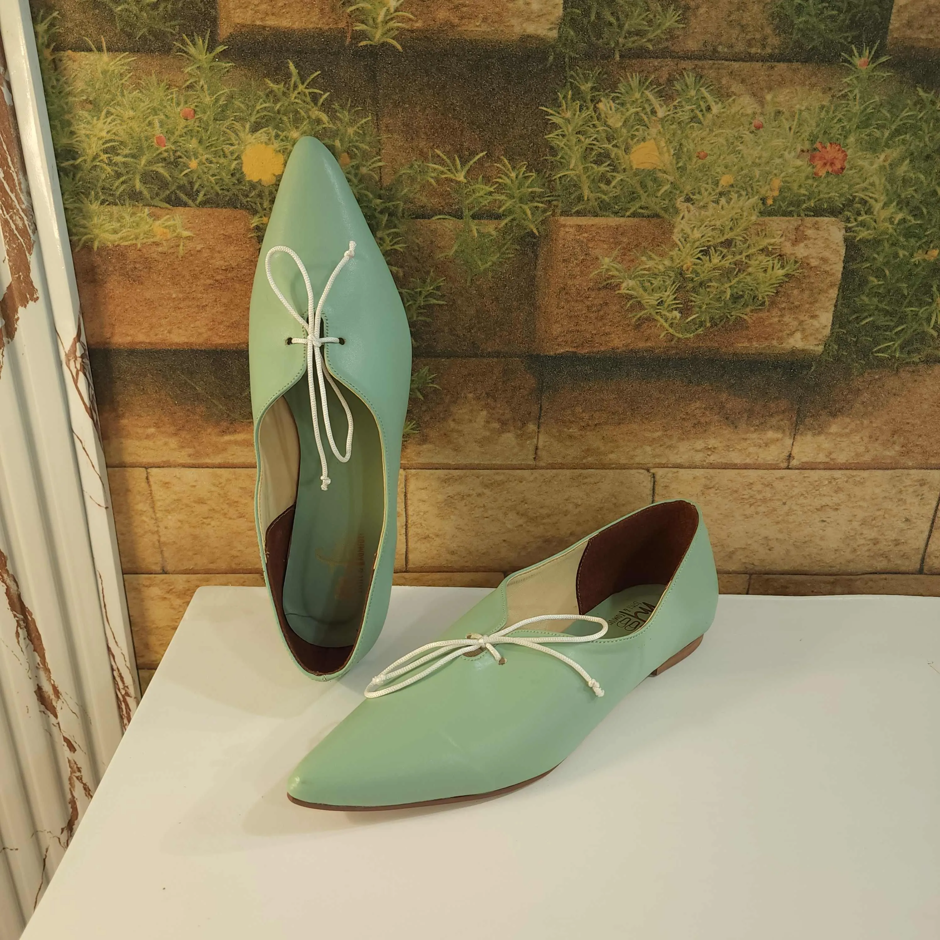 Green Pointed Pumps in Flat